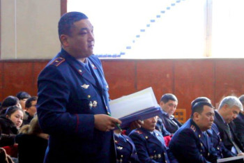 Фотография к новости: Шымкентского полковника, заставлявшего подчинённых покупать дорогие вещи, задержал Антикор