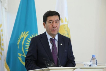 Фотография к новости: Ерлан Кошанов: "Amanat является общественной опорой президента"