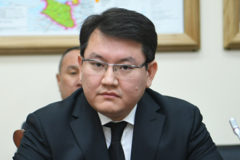 Фотография к новости: Малик Отарбаев назначен советником президента