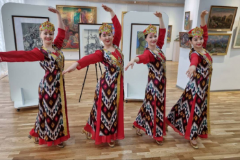 Фотография к новости: Первомайскую открытку с национальным колоритом подготовили в Павлодаре