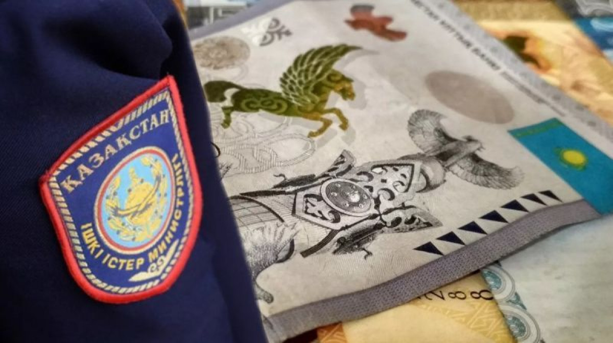 Командира роты МПС Шымкента задержали при получении взятки от подчинённых