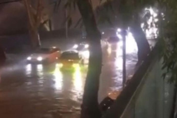 Фотография к новости: Ливень затопил центральные улицы в Тбилиси