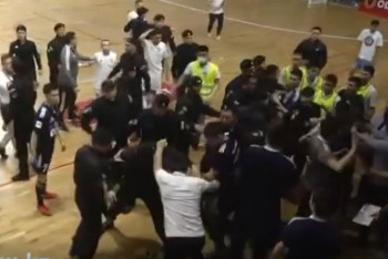 Фотография к новости: Игроки подрались на чемпионате Казахстана по футзалу