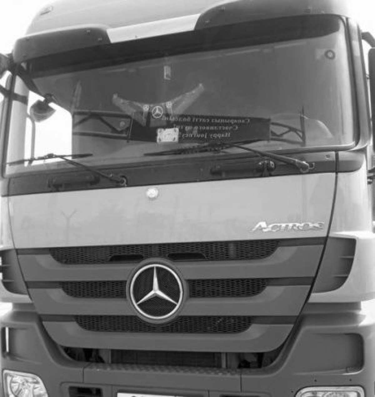 Алкоголь на 25 миллионов тенге под видом лапши пытались завести в Казахстан