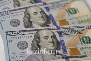 Фотография к новости: Курс доллара упал до 427,8 тенге