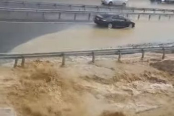 Фотография к новости: Сель сошёл на трассу между Актау и Жанаозеном