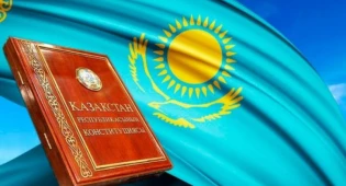 Большинство поправок в Конституцию продиктованы общественным настроением - эксперт