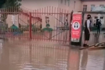 Фотография к новости: Учеников затопленных школ перевели на дистанционку в Жанаозене