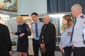 Фотография к новости: Бывшего узника концлагеря поздравили с Днём Победы в ВКО