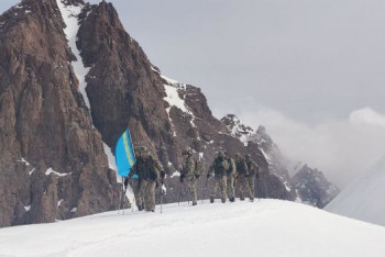 Фотография к новости: Военные альпинисты покорили пик Героев-панфиловцев