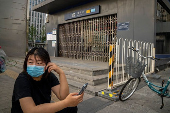 Фотография к новости: В Пекине продолжили закрывать станции метро из-за COVID-19