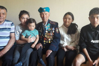 Фотография к новости: Схитрил, чтобы попасть на фронт или Последняя весна адьютанта Бауыржана Момышулы