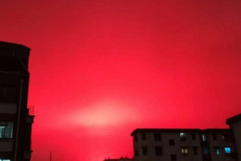 Фотография к новости: Кроваво-красное небо напугало жителей Китая