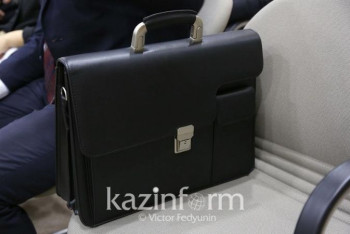 Фотография к новости: В Казахстане за обещание взятки могут ввести уголовную ответственность