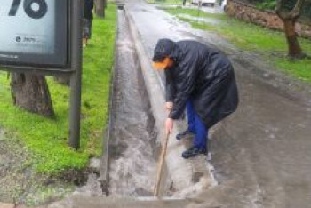 Фотография к новости: Венецианский Алматы: улицы города затопило после ливня
