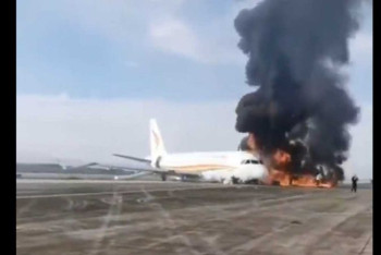 Фотография к новости: Самолет со 122 людьми на борту загорелся в Китае