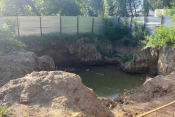 Фотография к новости: Ребёнок утонул в котловане для стройки в Алматы: в прокуратуре прокомментировали трагедию