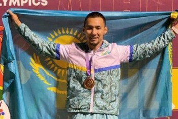 Фотография к новости: Казахстанец стал чемпионом Сурдлимпийских игр