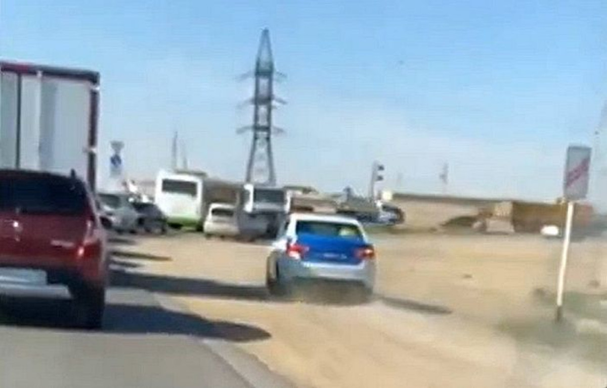 Попавший в автопробку полицейский пошёл на нарушение ПДД в Мангистау