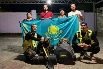 Фотография к новости: Волонтёры из Актау ради многодетной семьи преодолели пешком путь до Алматы