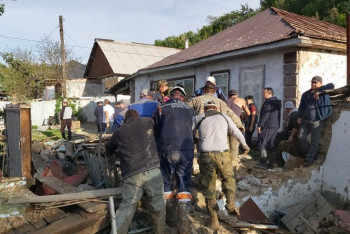Фотография к новости: Найдено тело пропавшей при сходе селя девочки в Текели