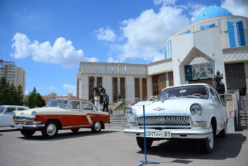 Фотография к новости: Легендарные ретроавтомобили показали в военном музее ВС РК