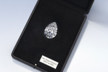 Фотография к новости: Самый большой белый бриллиант ушёл с молотка на аукционе в Женеве