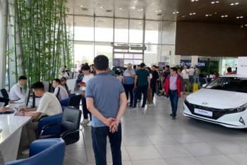 Фотография к новости: Ажиотаж в автосалонах. Хватит ли машин по программе льготного кредитования