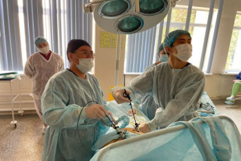 Фотография к новости: Операцию по удалению ста камней из желчного пузыря провели пенсионерке в Алматы