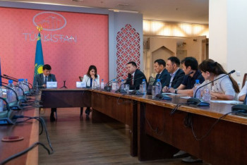 Фотография к новости: "Через референдум каждый имеет право высказать свое мнение" - эксперты обсудили поправки в Конституцию