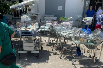 Фотография к новости: Женщин и младенцев эвакуируют из шымкентского роддома, возле которого произошёл взрыв