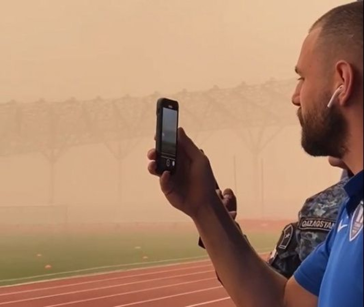 Матч КПЛ сорвался из-за мощной пыльной бури в Туркестане