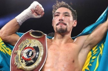 Фотография к новости: Жанибек Алимханулы нокаутом выиграл титул чемпиона мира