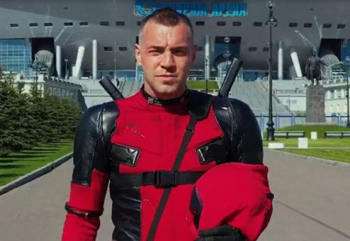 Фотография к новости: Футболист Артём Дзюба в костюме Дэдпула объявил об уходе из "Зенита"