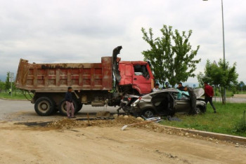 Фотография к новости: Легковушку смял грузовик в Алматы
