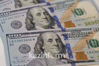 Фотография к новости: Доллар подешевел на 7,5 тенге