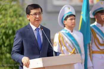 Фотография к новости: Асхат Аймагамбетов выступил с напутственной речью перед выпускниками в Нур-Султане