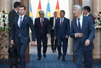 Фотография к новости: До двух миллиардов долларов планируют увеличить товарооборот между Казахстаном и Кыргызстаном