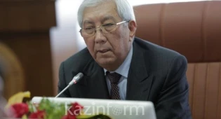 Президент поздравил с юбилеем Мырзатая Жолдасбекова