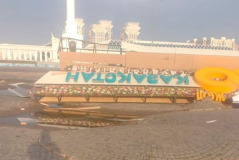 Фотография к новости: Два человека пострадали из-за падения баннера в Нур-Султане