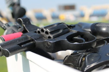 Фотография к новости: В США предложили разрешить учителям  приходить на уроки с оружием