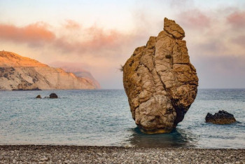 Фотография к новости: Туристы смогут посещать Кипр без вакцинации и ПЦР-тестов