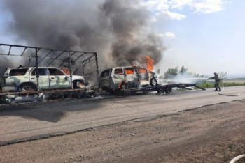 Фотография к новости: Перевозящий машины автовоз загорелся на трассе в ВКО