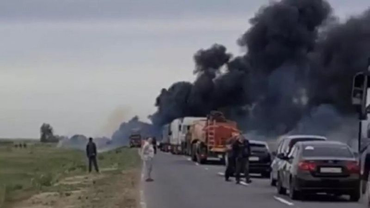 Прицеп с 10 тоннами растительного масла сгорел в Павлодарской области