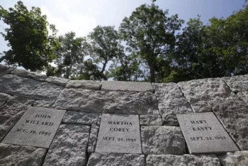 Фотография к новости: В США оправдали женщину, обвинённую в колдовстве 329 лет назад