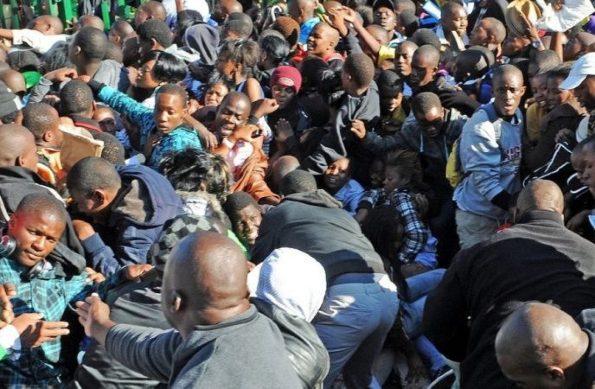 Давка в Нигерии. Фото © Twitter / OloriSupergal
