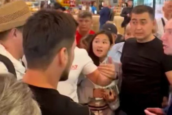 Фотография к новости: Многочасовой задержкой вылета возмущены пассажиры авиарейса Алматы – Хургада