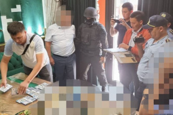 Фотография к новости: Вымогавших 32 миллиона тенге у работников медучреждений задержали в Туркестанской области