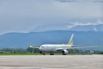 Фотография к новости: Токаев прилетел в Алматы