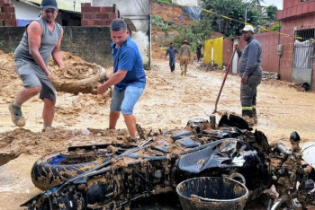 Фотография к новости: Число погибших от ливней и оползней в Бразилии выросло до 100 человек
